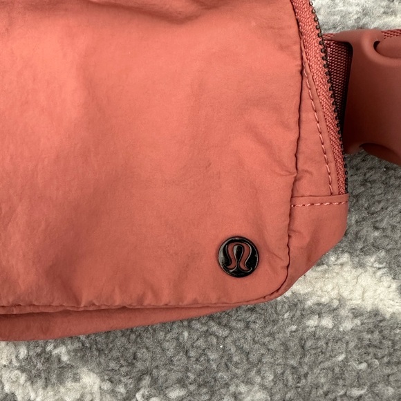 Lululemon Everywhere Belt Bag Burnt Orange - Picture 4 of 4